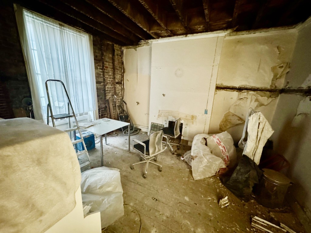 Lot: 60 - DOUBLE FRONTED PERIOD BUILDING IN CITY LOCATION - Ground floor room 3